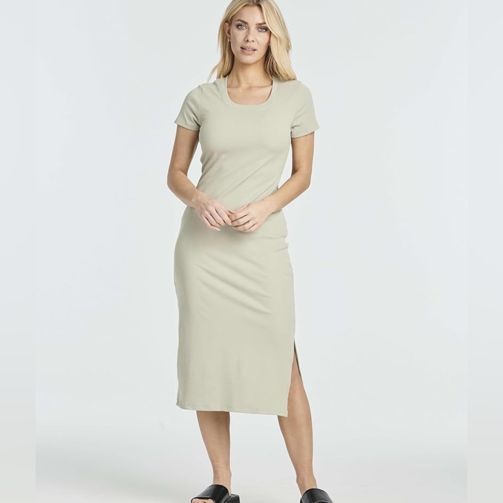 3 $10 items for $20 make your bundle 🌸🌸Elegant Green Midi Dress